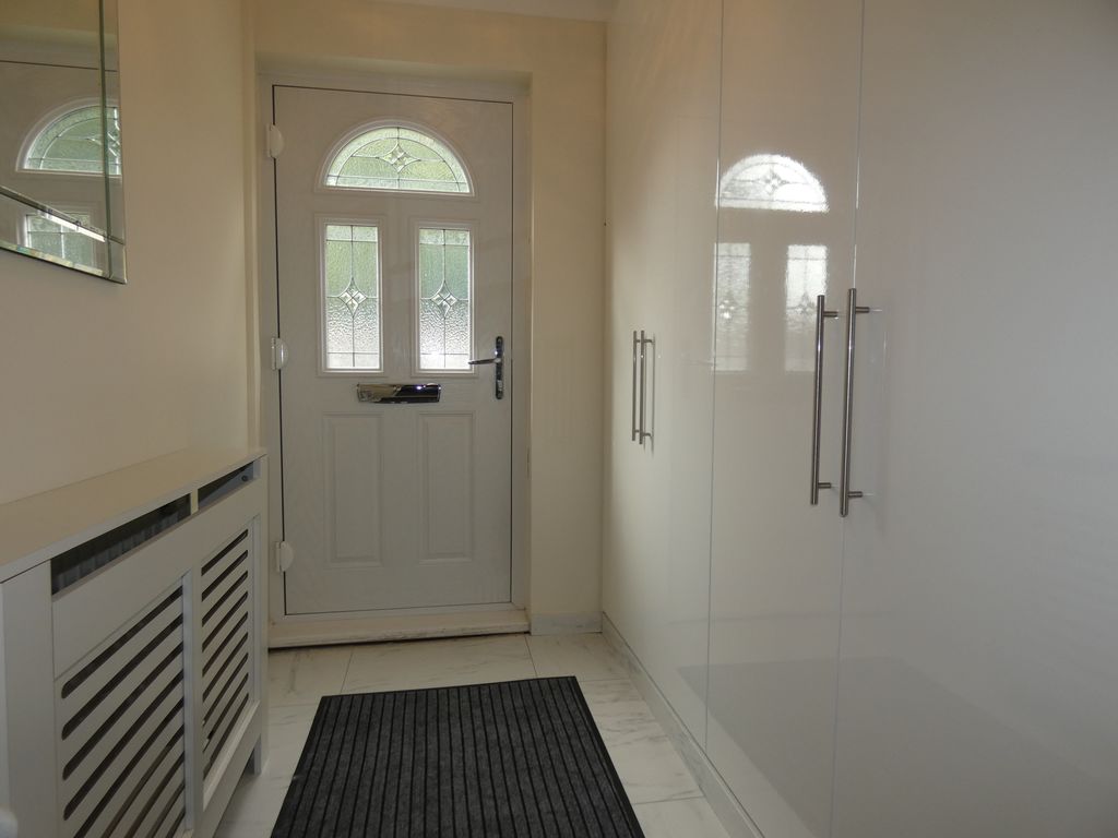 Entrance Hallway- click for photo gallery